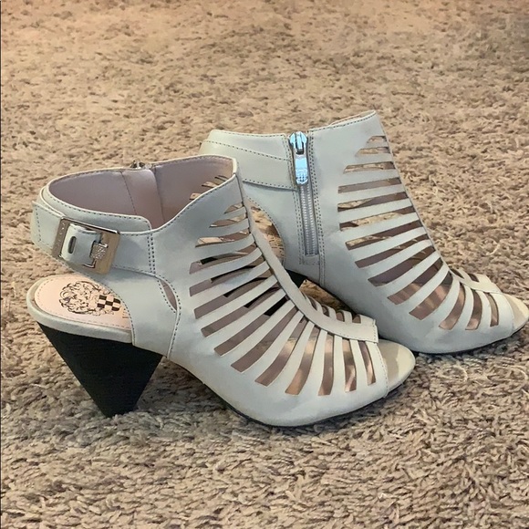 Vince Camuto “Eliana” Gladiator Shoes - Picture 3 of 8